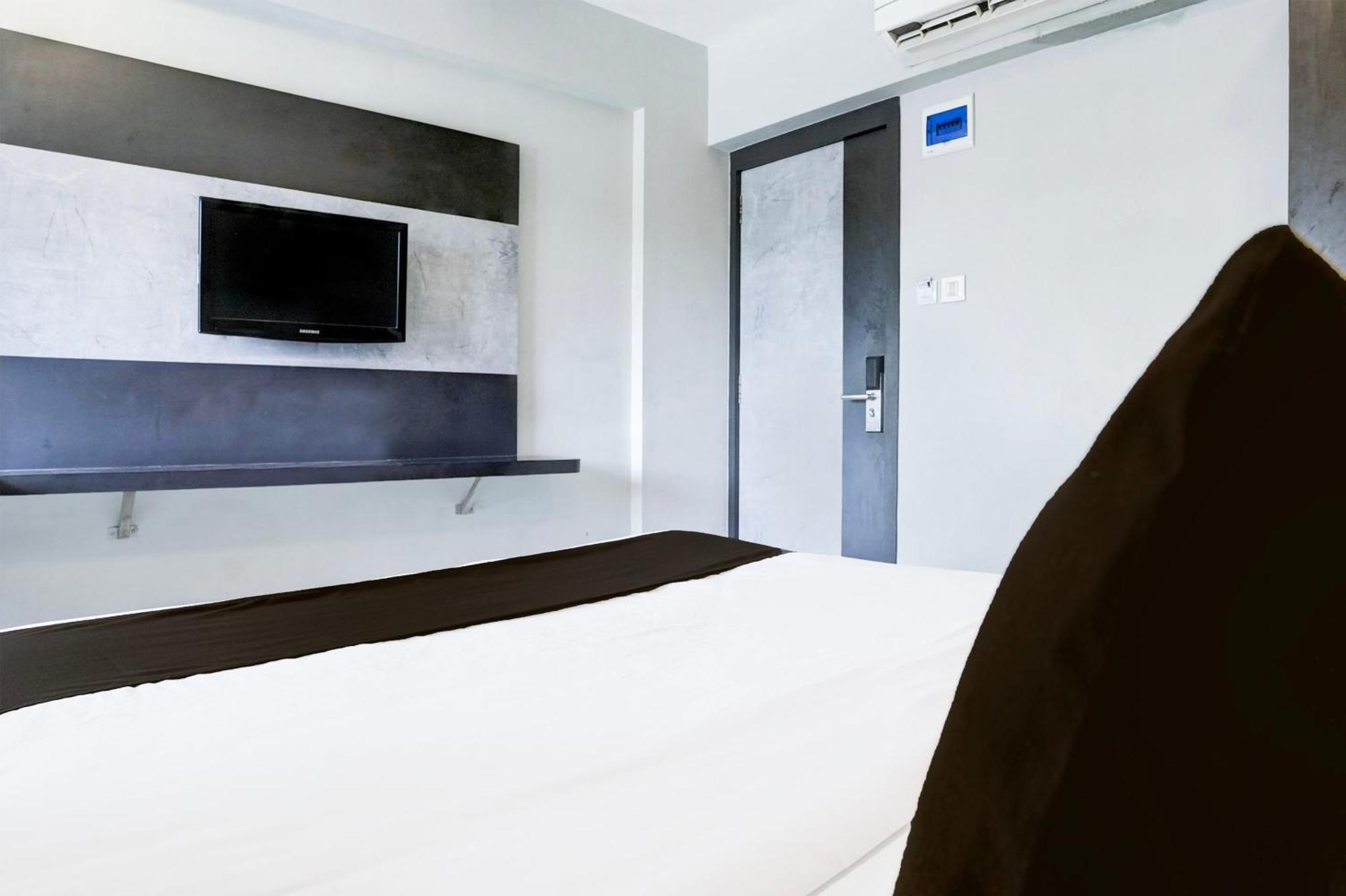 Super Townhouse Oak Vashi Hotel Turambhe Exterior foto