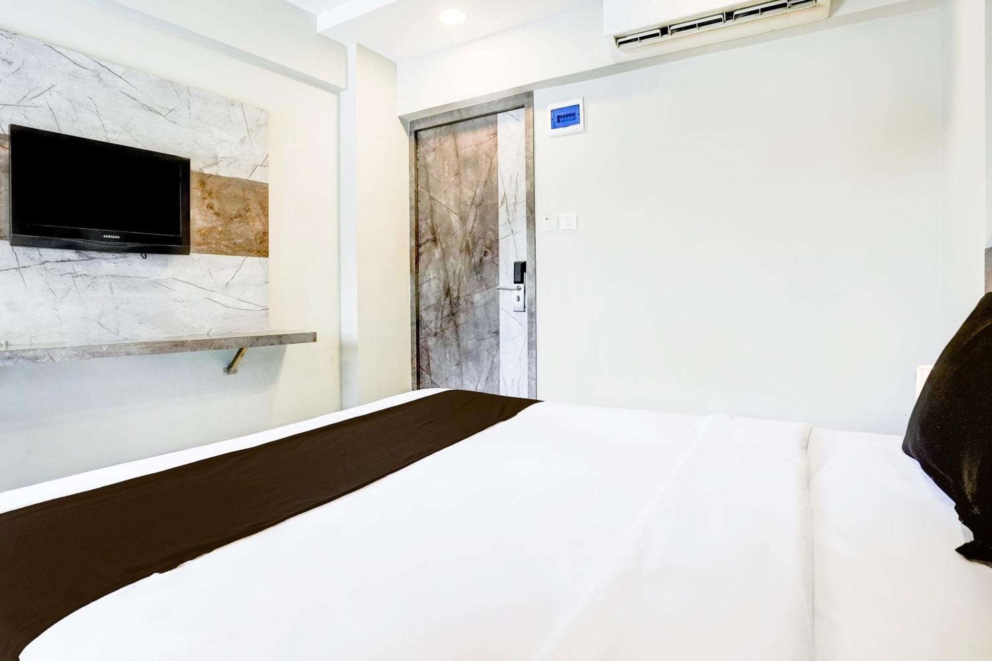 Super Townhouse Oak Vashi Hotel Turambhe Exterior foto