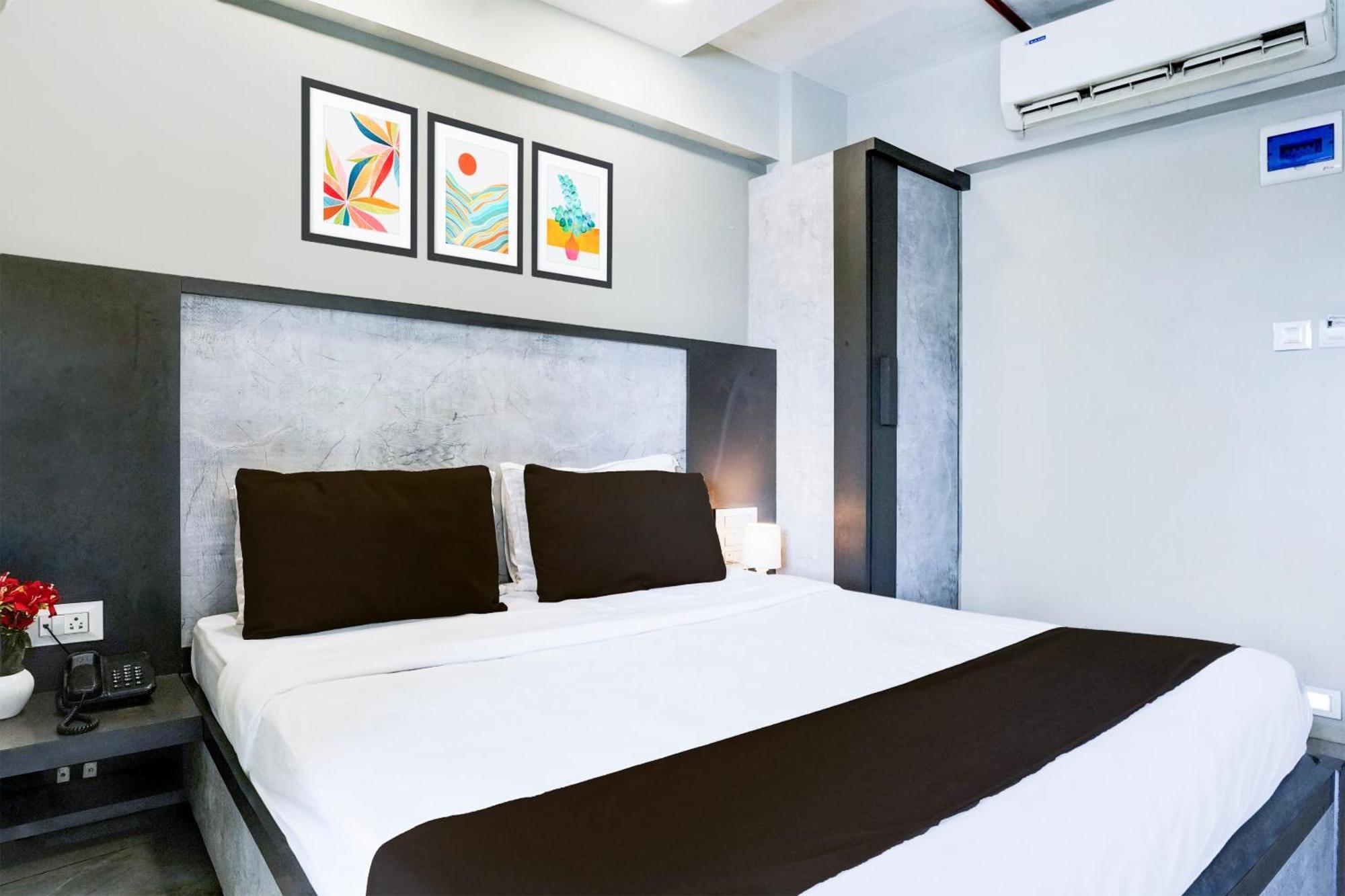 Super Townhouse Oak Vashi Hotel Turambhe Exterior foto