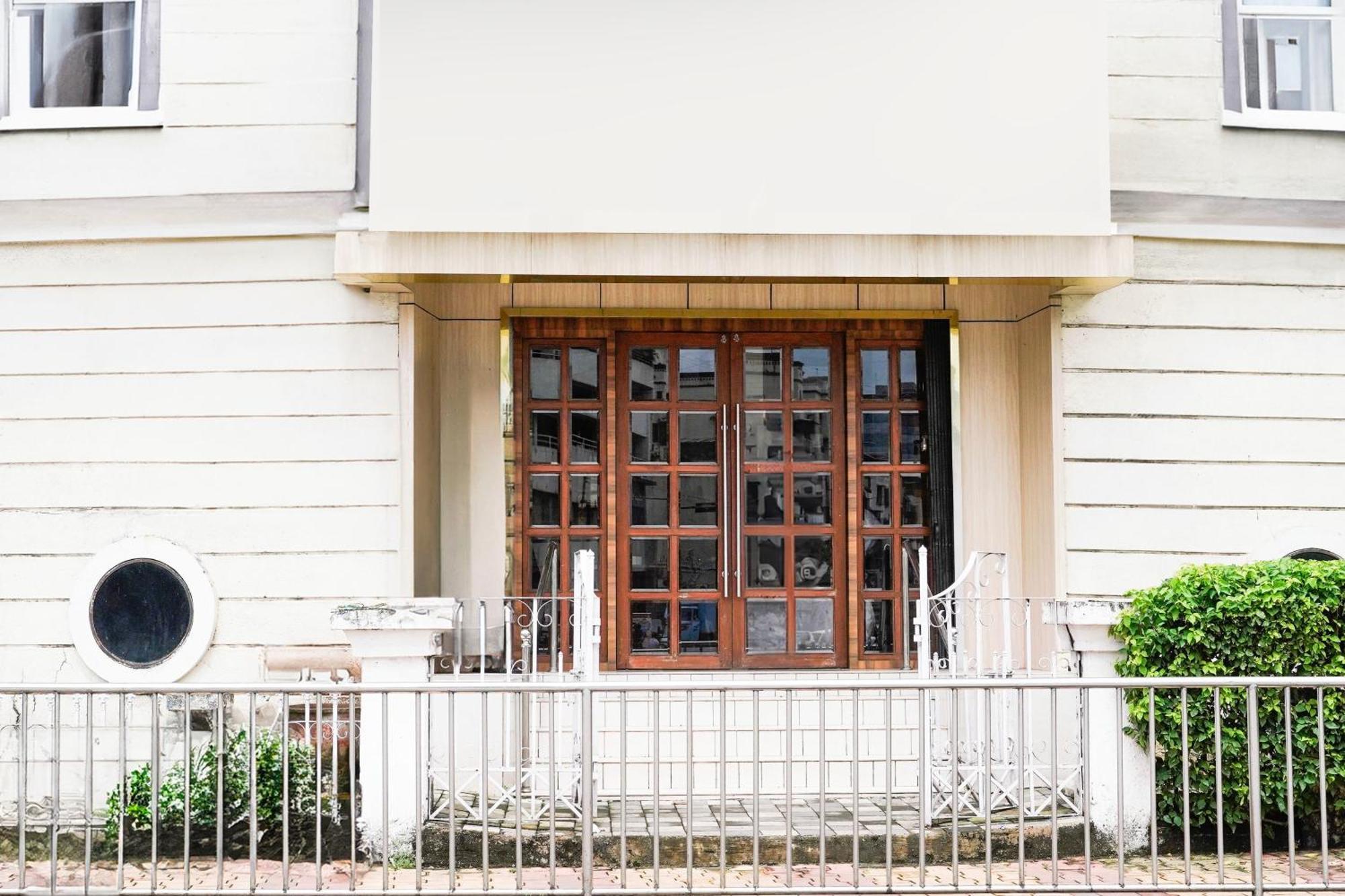 Super Townhouse Oak Vashi Hotel Turambhe Exterior foto