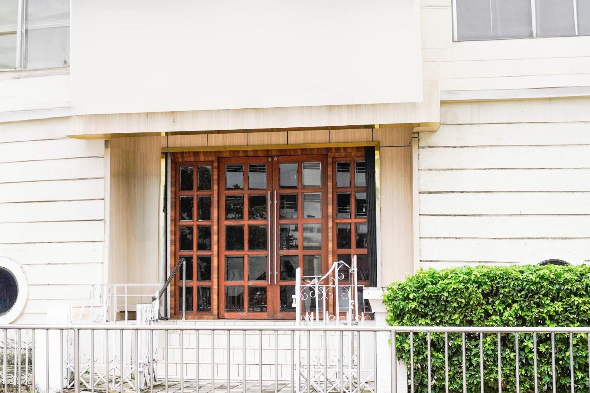 Super Townhouse Oak Vashi Hotel Turambhe Exterior foto
